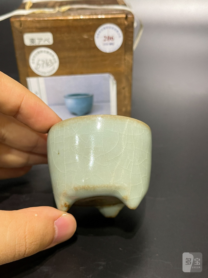 明 龙泉窑三足小琴炉 - 图6